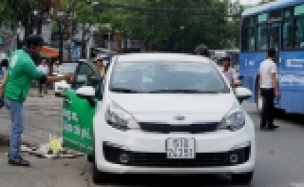 Còn rất nhiều việc phải làm để vận tải đường thủy, đường sắt chia bớt gánh nặng cho đường bộ đang quá tải